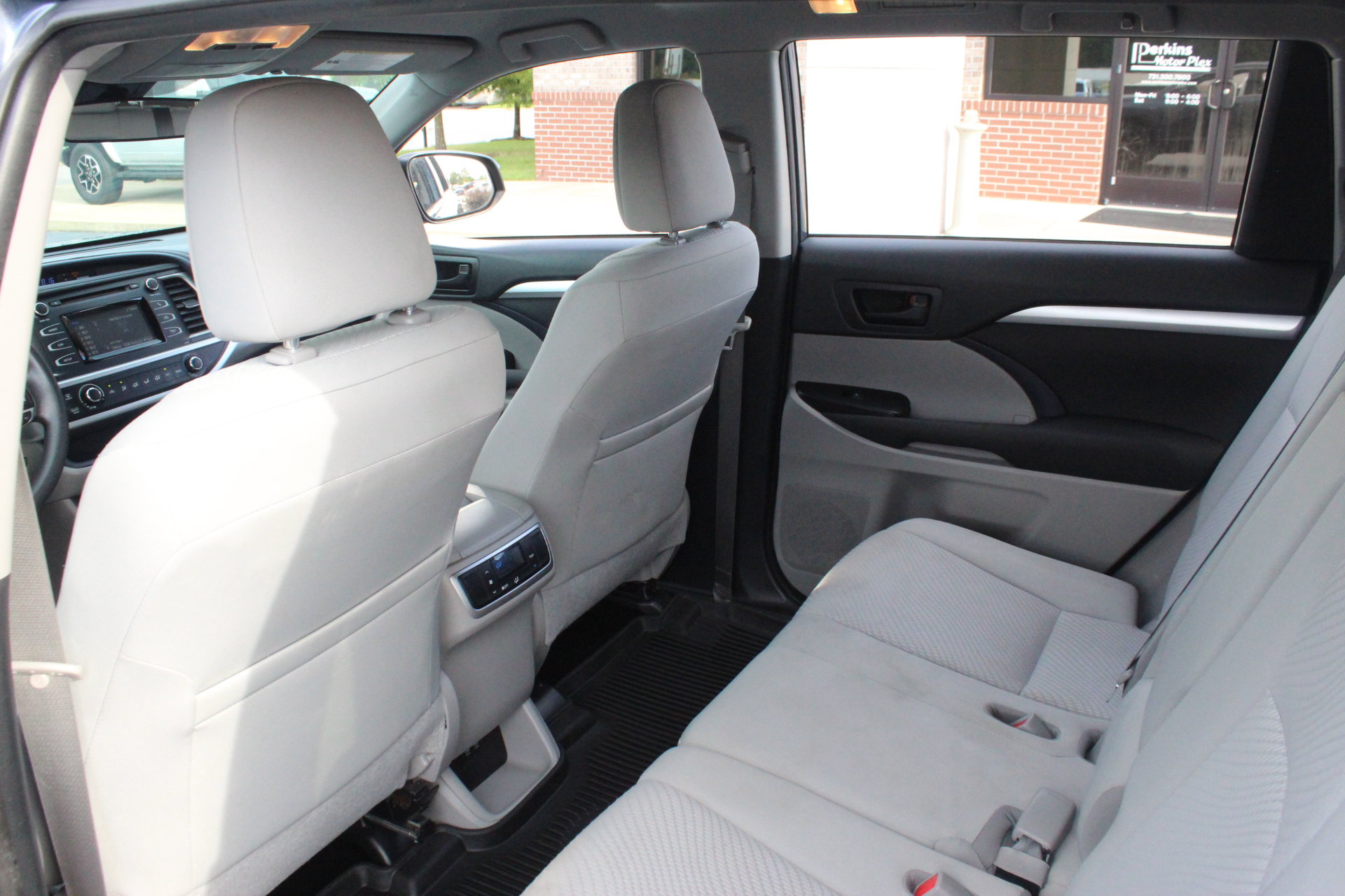 Used 2019 Toyota Highlander LE FWD image 23