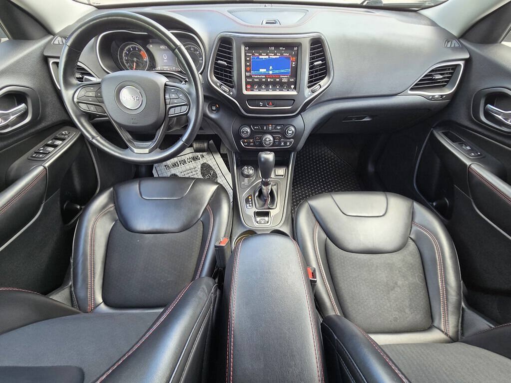 Used 2019 Jeep Cherokee Trailhawk w/ Comfort/Convenience Group AWD/4WD image 13