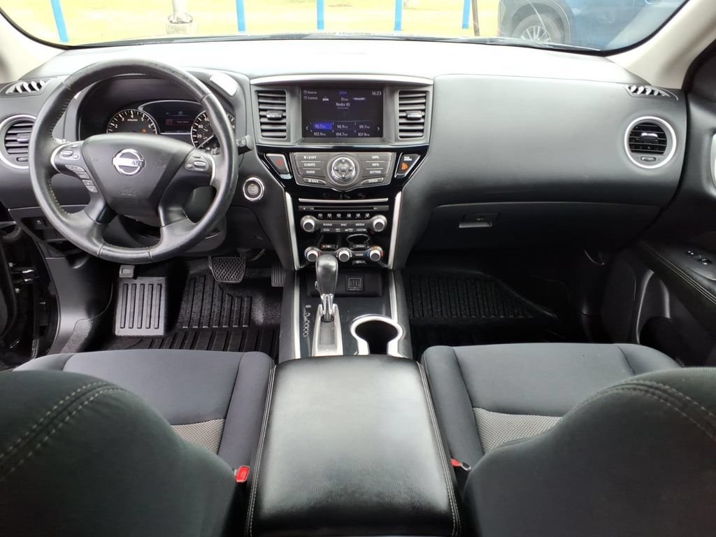 Used 2018 Nissan Pathfinder SV FWD image 8