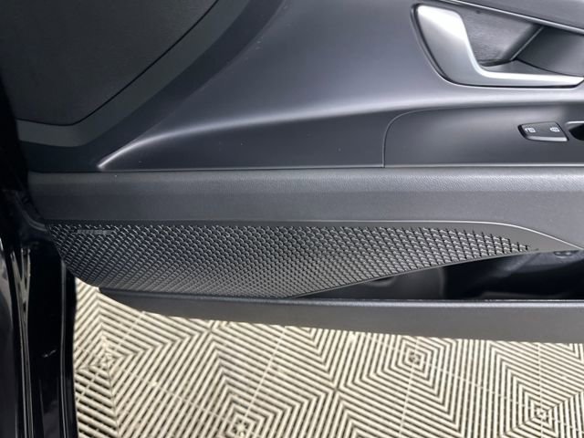 Used 2024 Hyundai Elantra Limited image 29