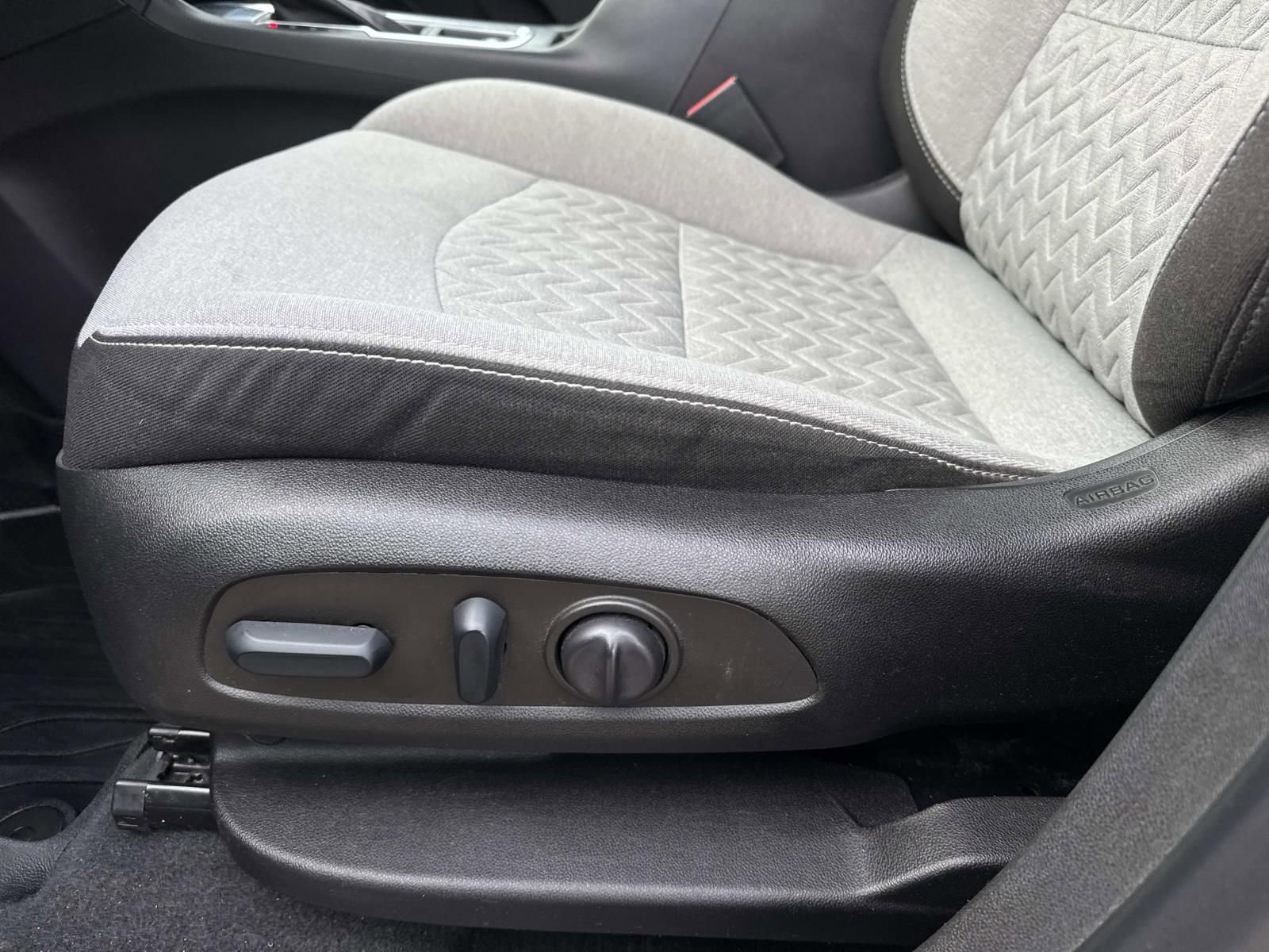 Used 2022 Chevrolet Equinox LT FWD image 17