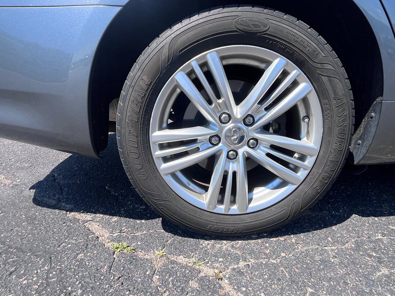 Used 2015 INFINITI Q40 AWD w/ Moonroof Package image 24