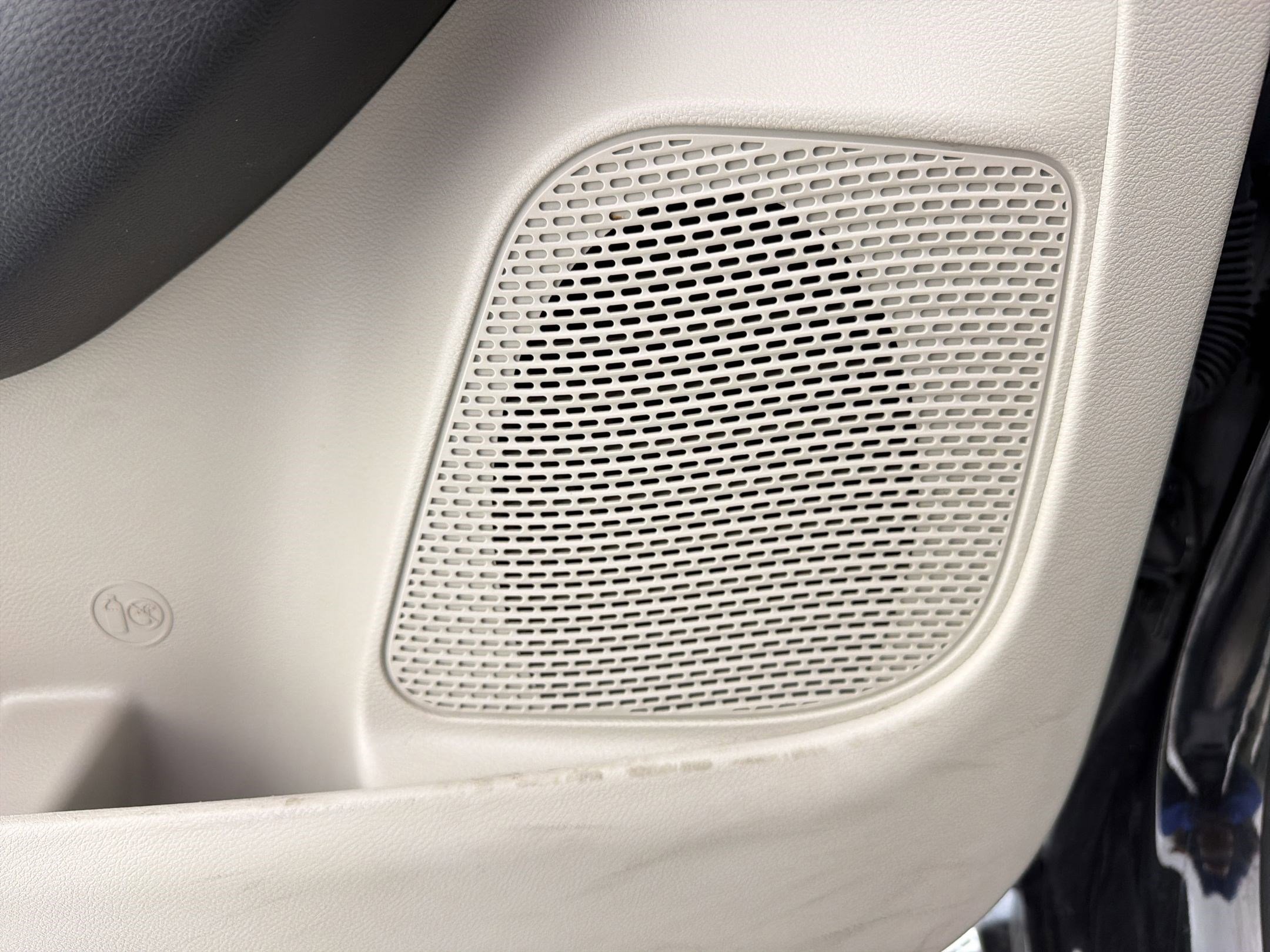 Used 2023 Chrysler Voyager LX image 21