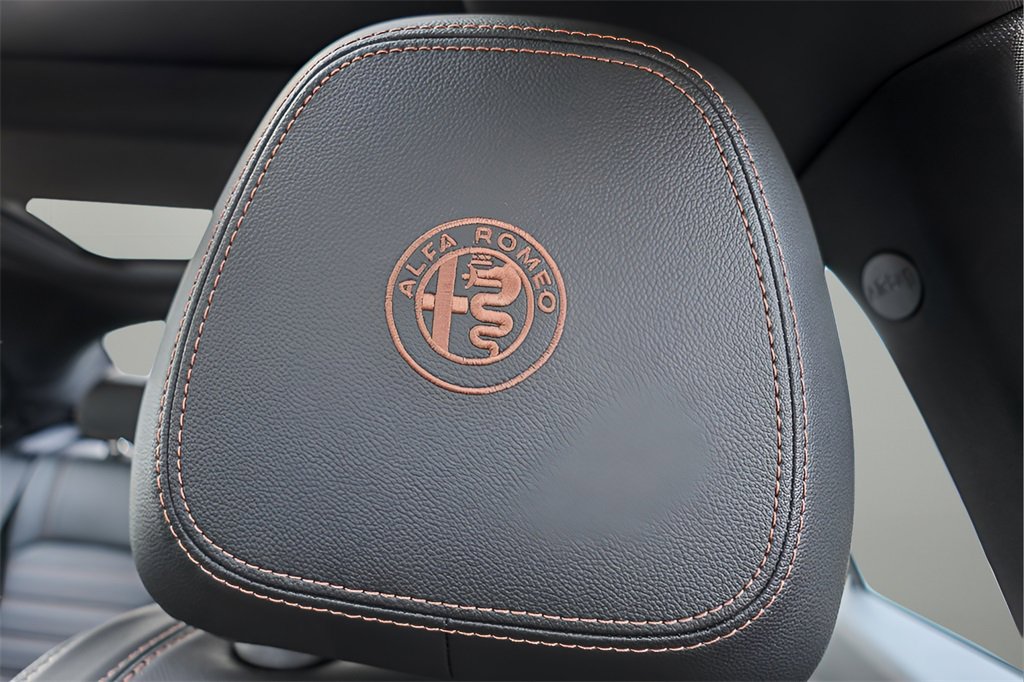 New 2025 Alfa Romeo Giulia Intensa w/ Driving Assist Package image 18