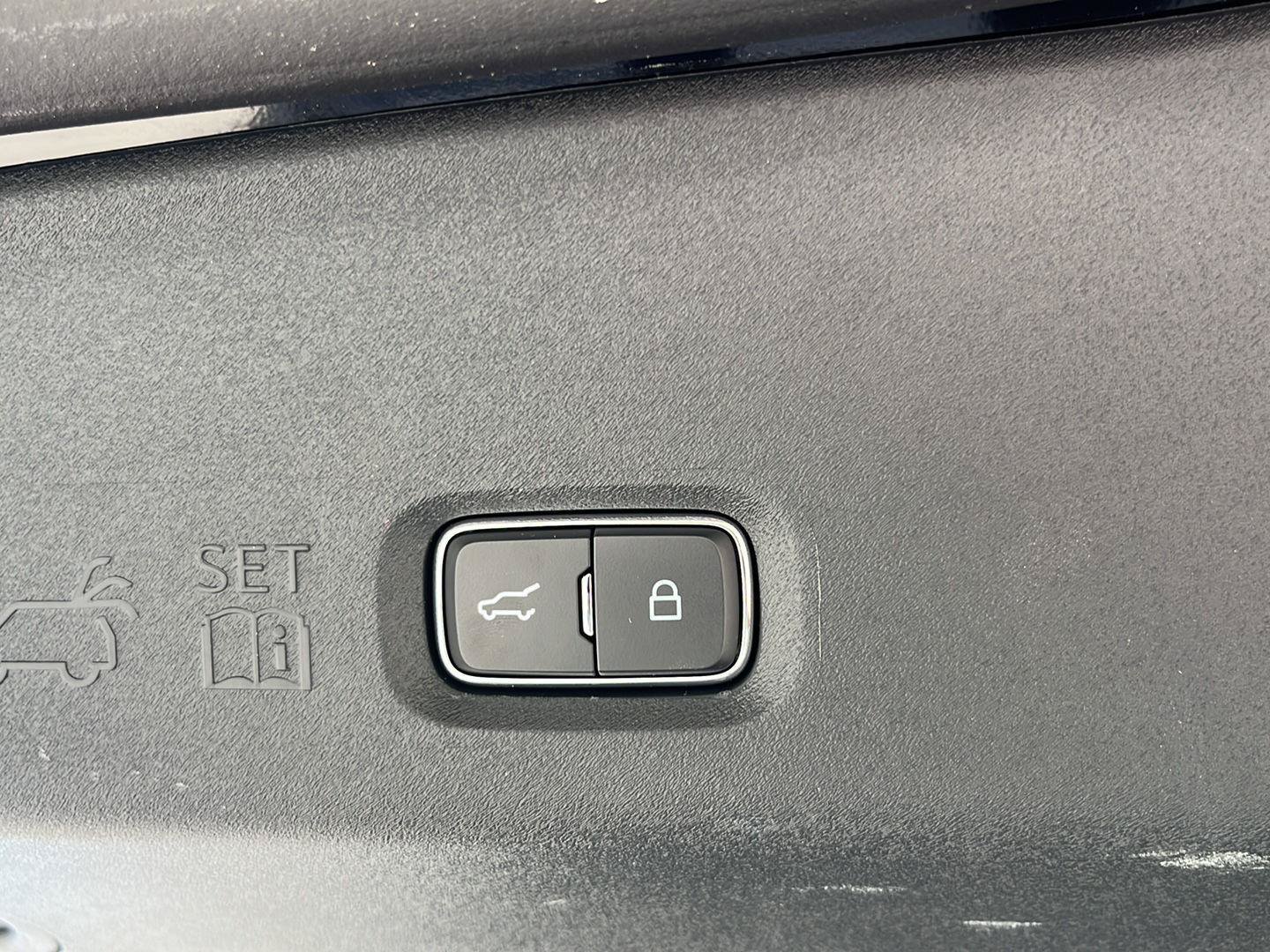 Used 2025 Ford Expedition Platinum AWD/4WD image 32