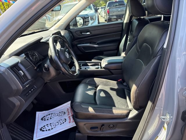 Used 2023 Nissan Pathfinder SL AWD/4WD image 8