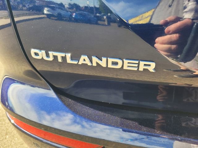 Used 2025 Mitsubishi Outlander SE image 10
