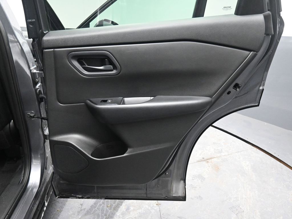 Used 2024 Nissan Rogue S image 21