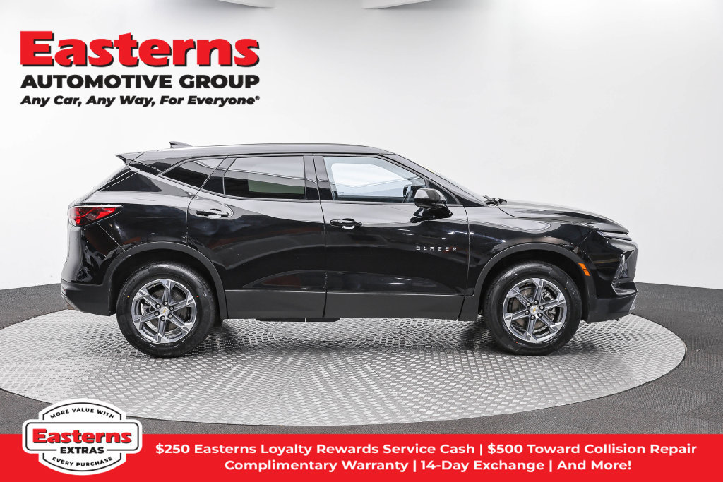 Used 2025 Chevrolet Blazer LT FWD image 5