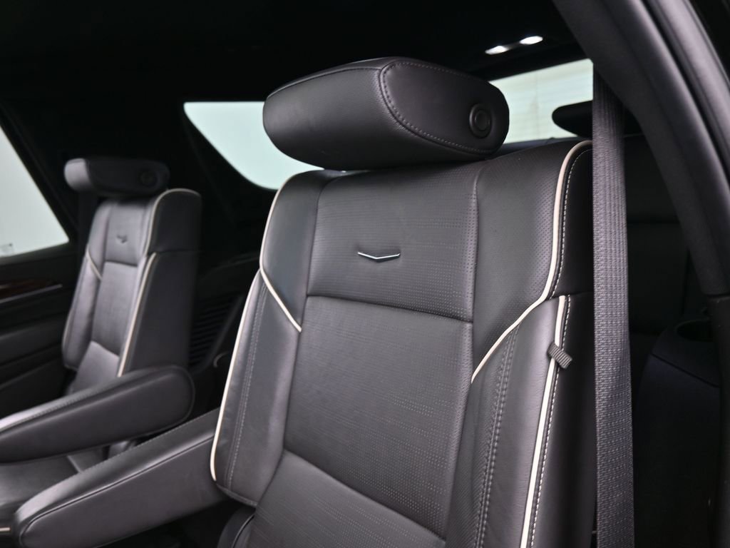 Used 2023 Cadillac Escalade Premium Luxury image 36