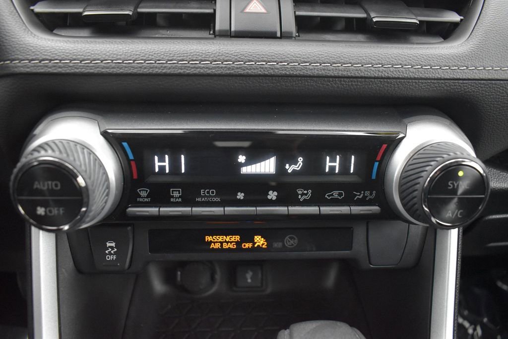Used 2022 Toyota RAV4 LE AWD/4WD image 20