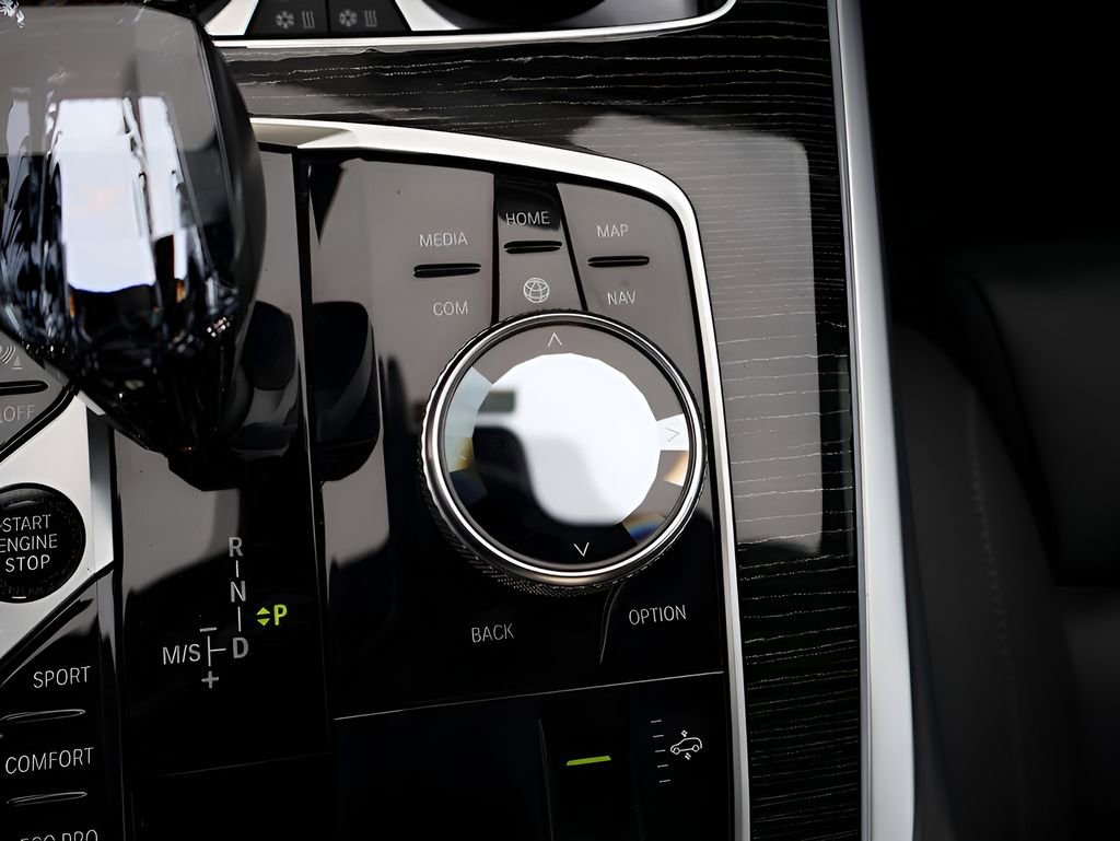 Used 2022 BMW X7 M50i w/ Dynamic Handling Package AWD/4WD image 30