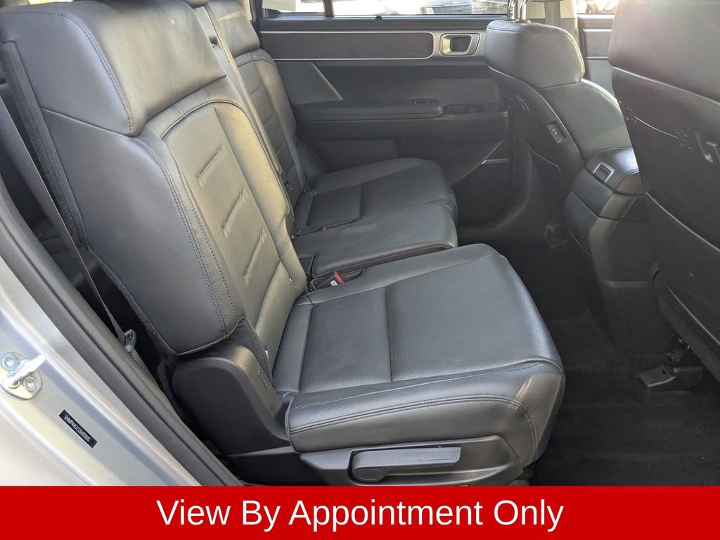 Used 2025 Hyundai Santa Fe Limited FWD image 31