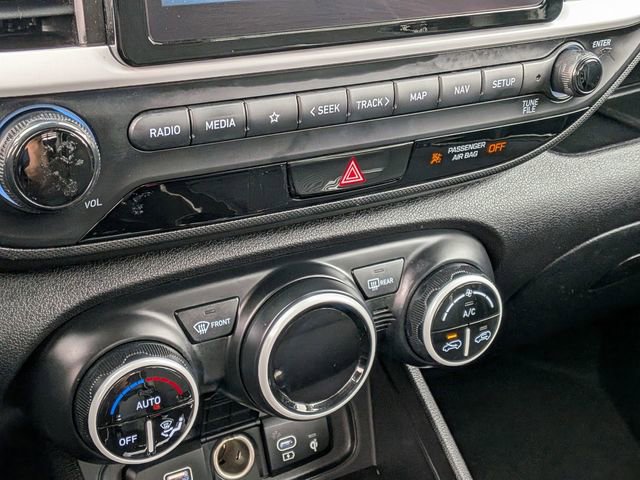Used 2023 Hyundai Venue Limited FWD image 22