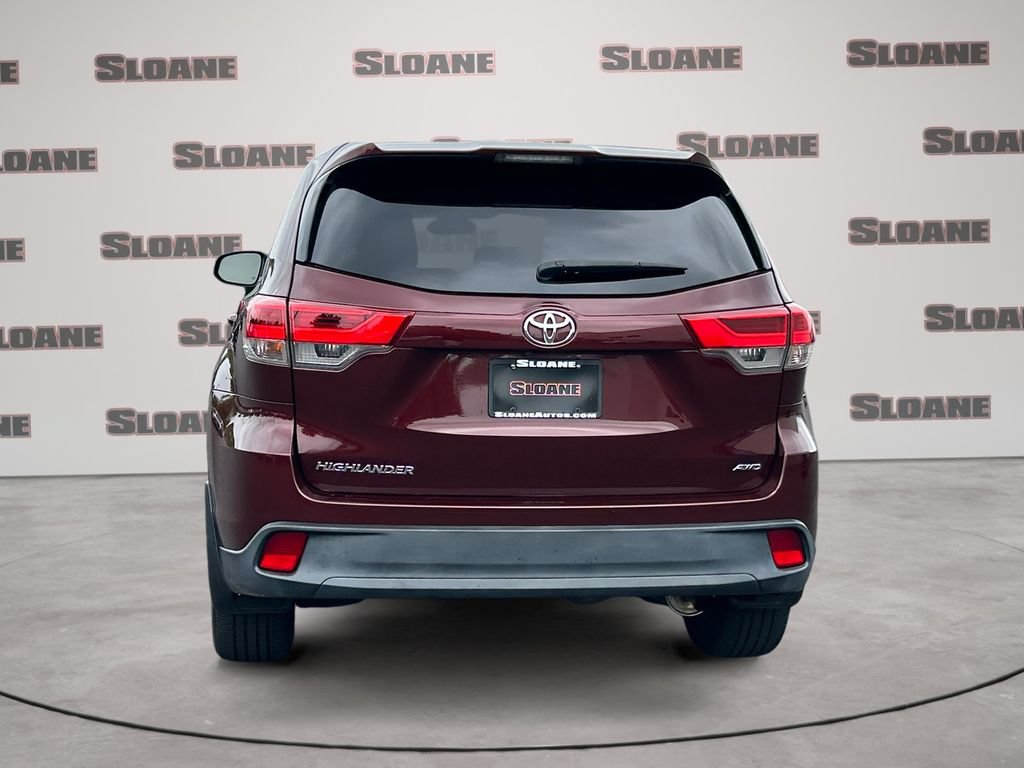 Used 2019 Toyota Highlander LE AWD/4WD image 4