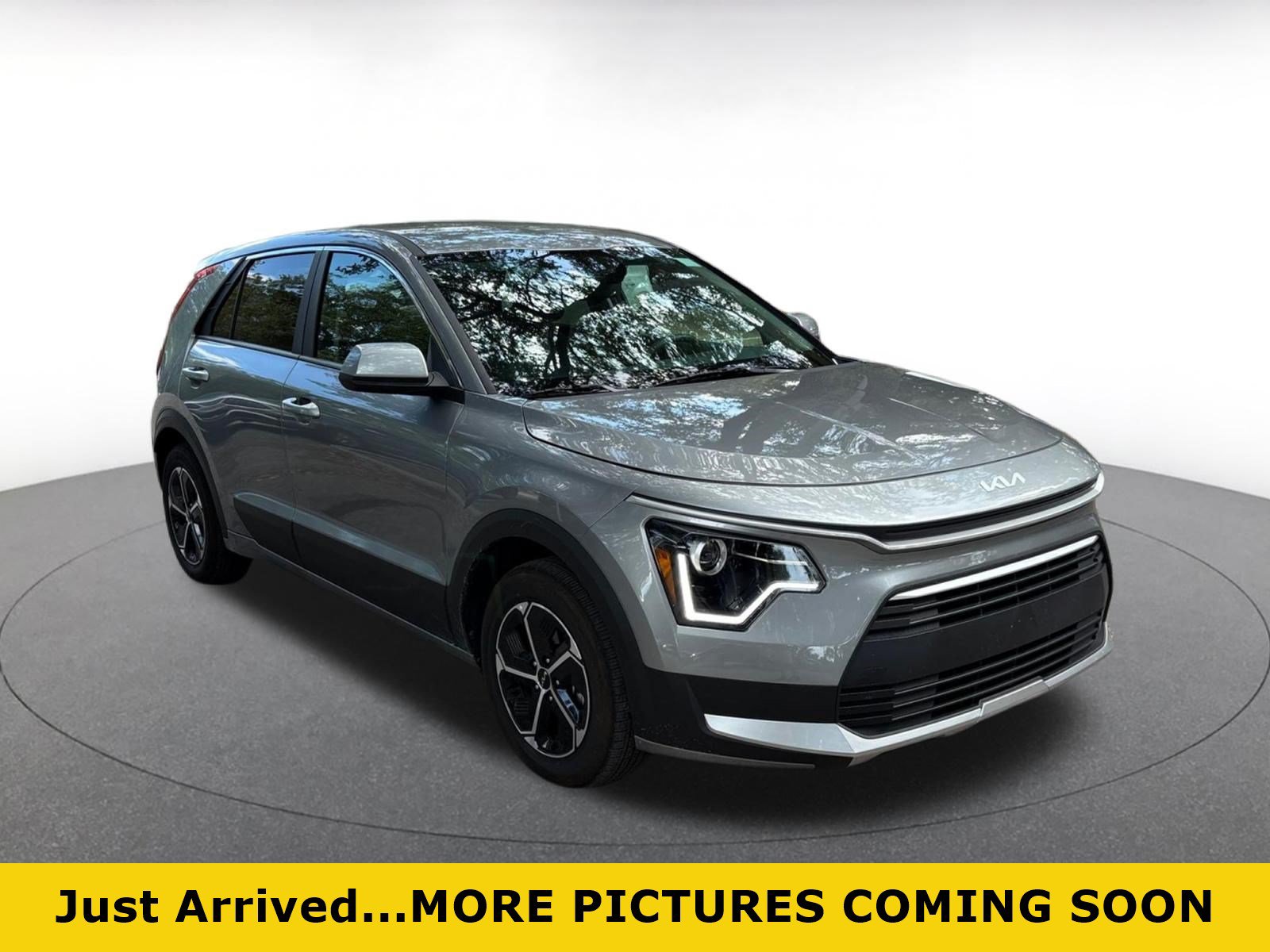 Used 2026 Kia Niro LX FWD image 1