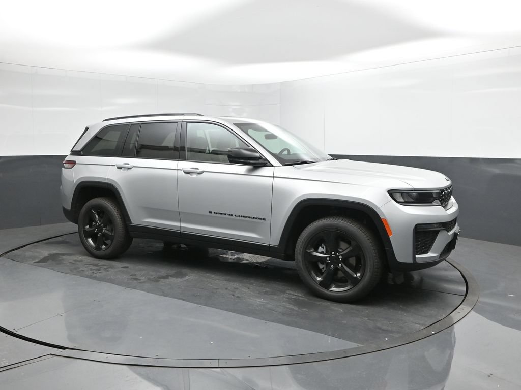 New 2026 Jeep Grand Cherokee Limited w/ Limited Altitude Package RWD image 17
