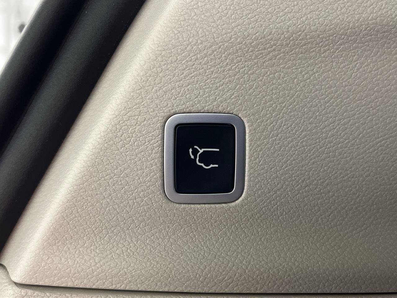 Used 2018 Chrysler Pacifica Touring Plus FWD image 27