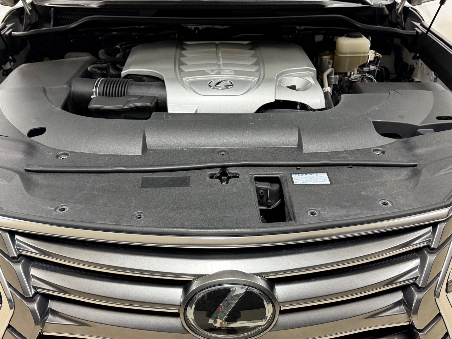 Used 2016 Lexus LX 570 4WD image 28