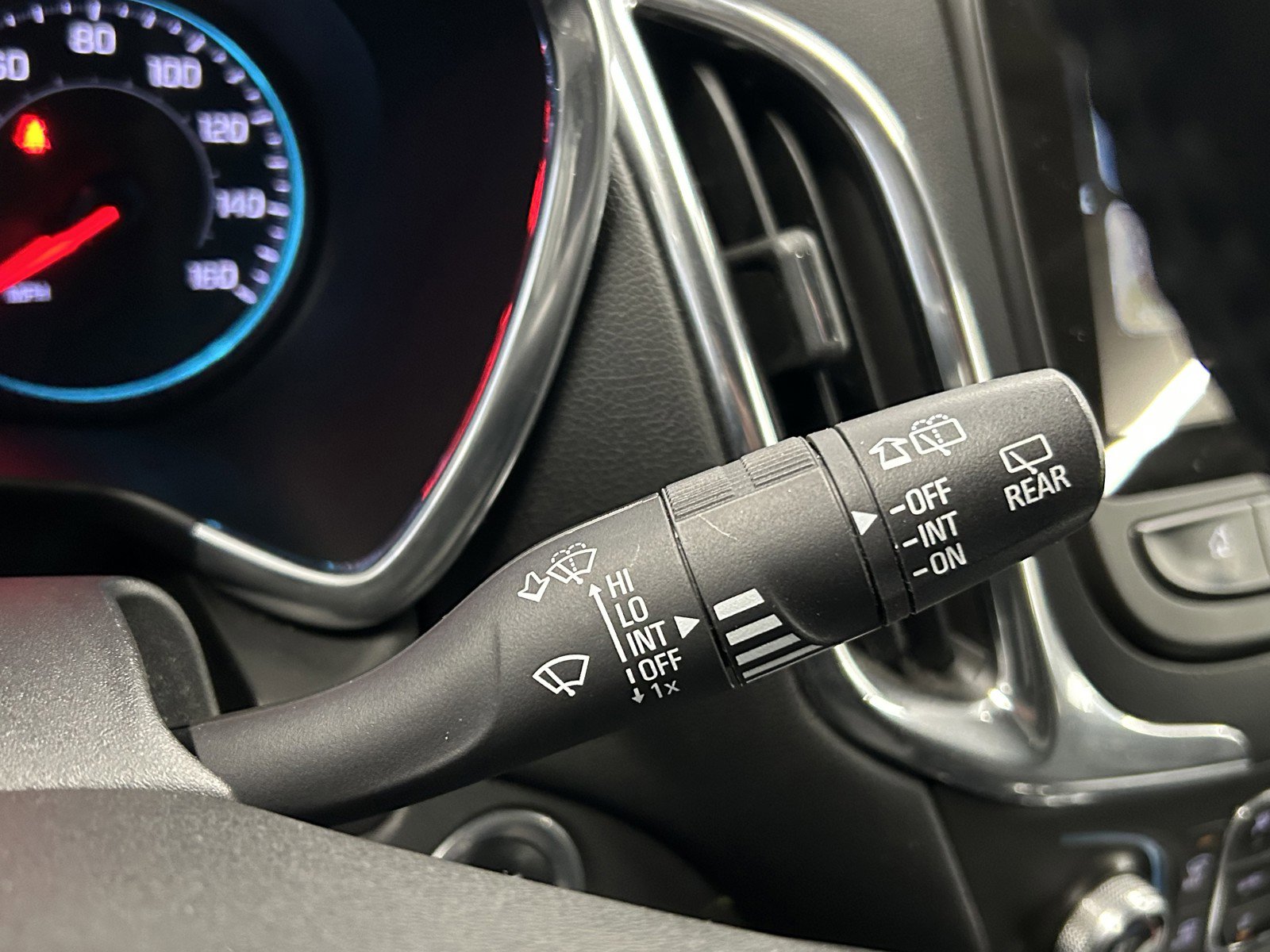 Used 2018 Chevrolet Equinox LT w/ Sun & Infotainment Package image 24