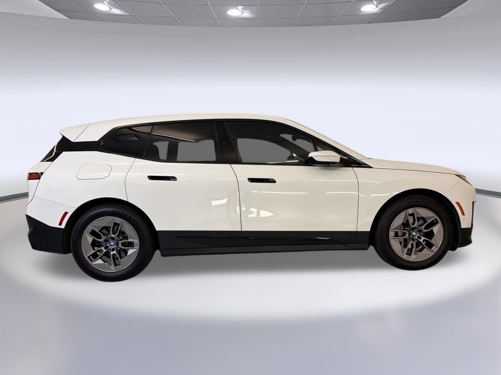 Used 2022 BMW iX xDrive50 w/ Convenience Package AWD/4WD image 8