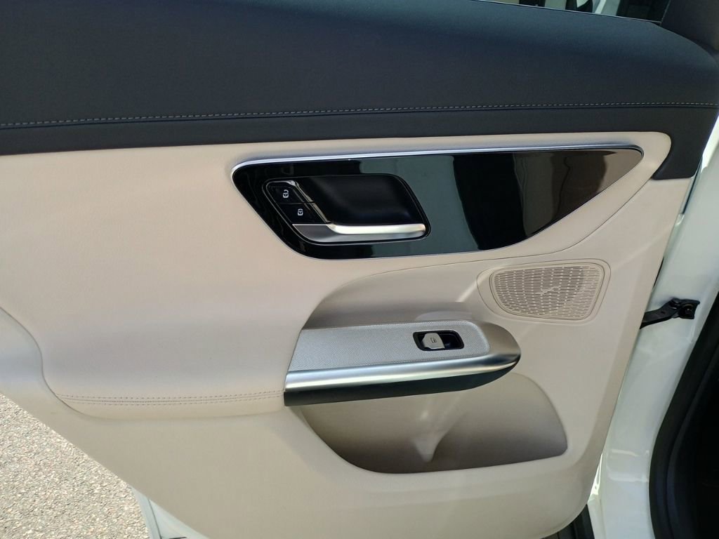 Used 2025 Mercedes-Benz GLC 300 image 15