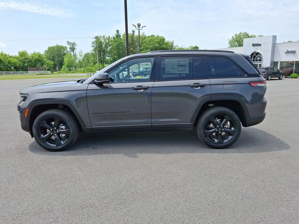 New 2025 Jeep Grand Cherokee Limited w/ Black Appearance Package image 4
