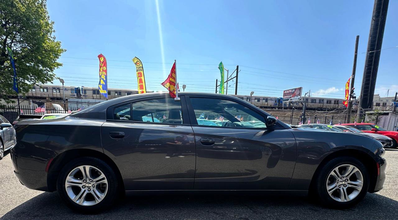 Used 2023 Dodge Charger SXT RWD image 4