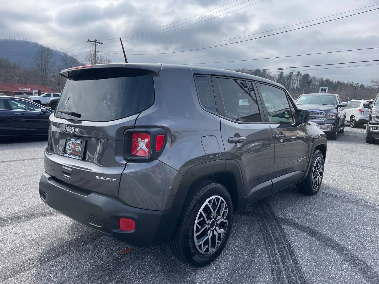 Used 2019 Jeep Renegade Sport FWD image 9