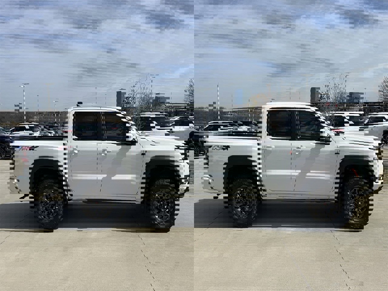 New 2026 Nissan Frontier PRO-4X w/ Pro-4x Convenience Package image 3