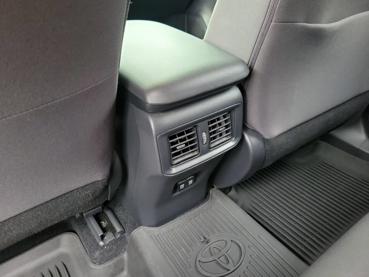 Used 2020 Toyota RAV4 XLE w/ Convenience Package AWD/4WD image 12
