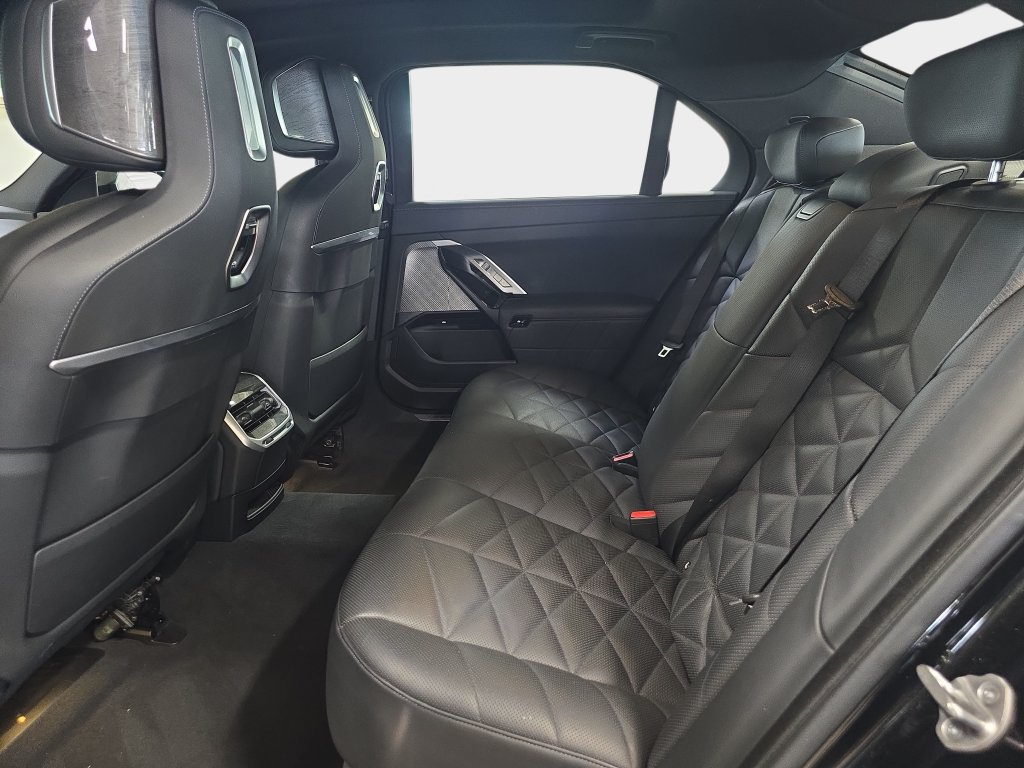 Certified 2023 BMW 740i RWD image 14