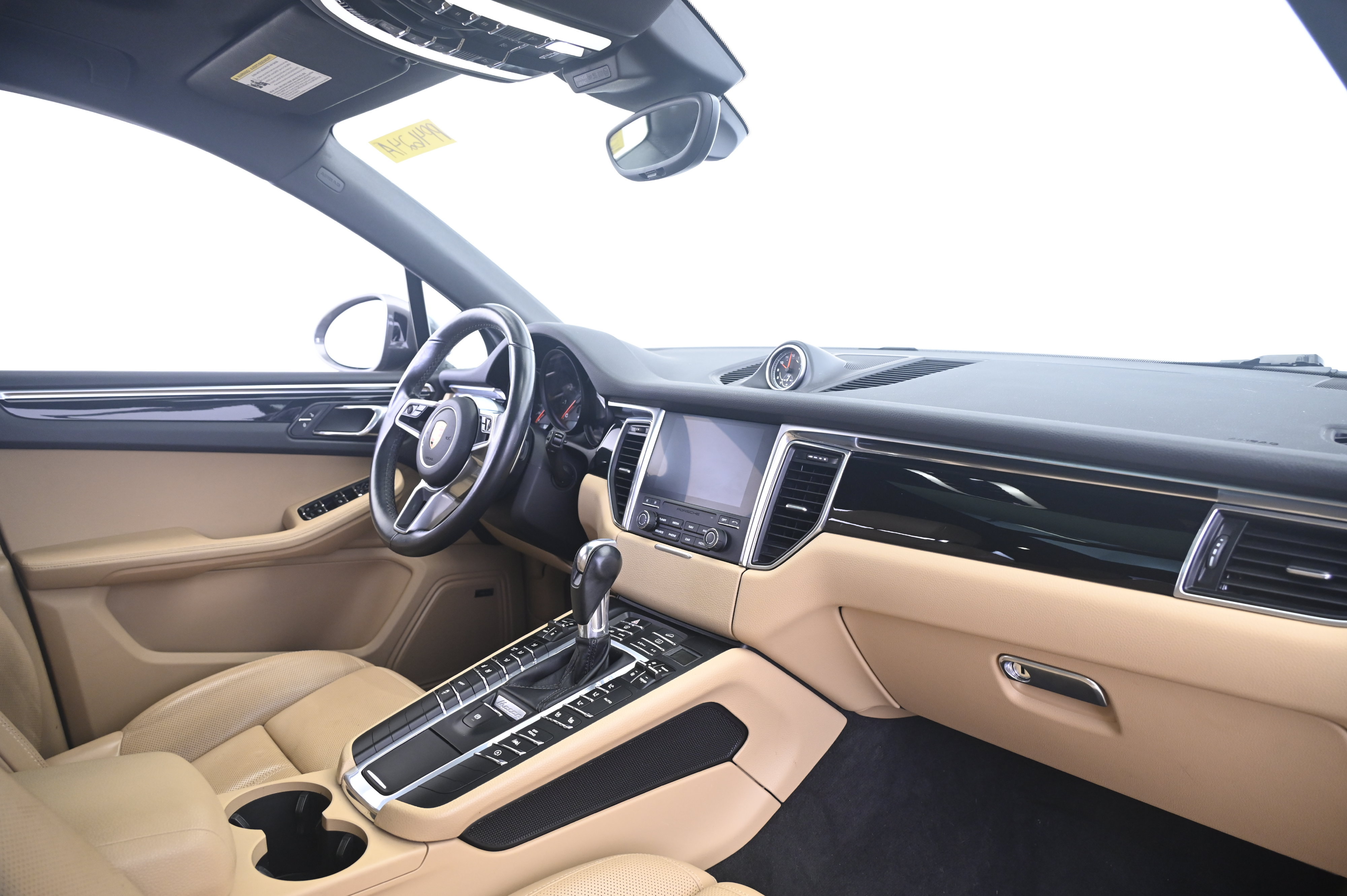 Used 2018 Porsche Macan AWD/4WD image 22