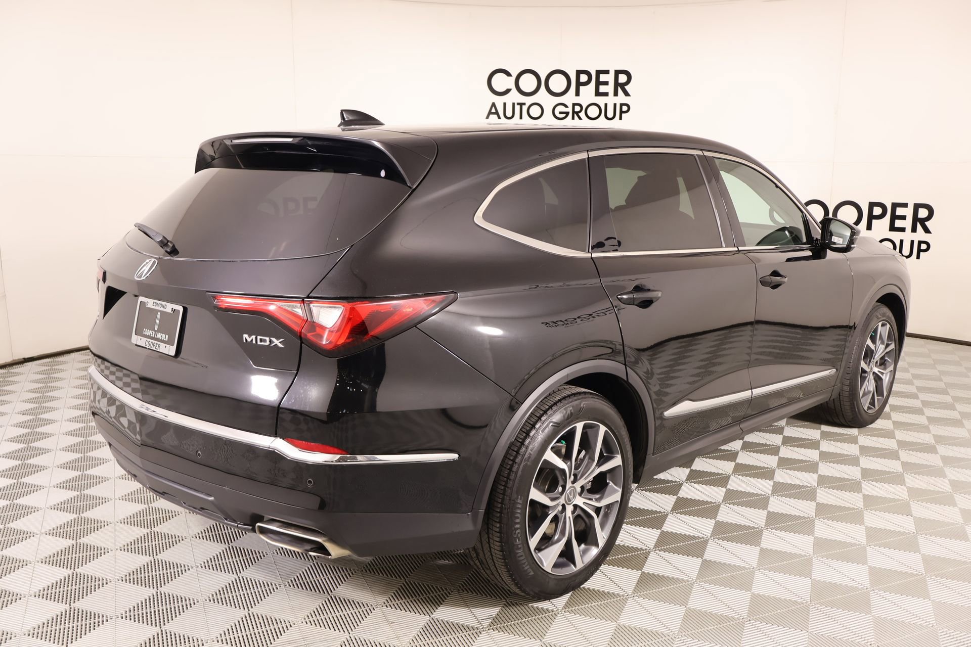 Used 2024 Acura MDX SH-AWD w/ Technology Package image 22