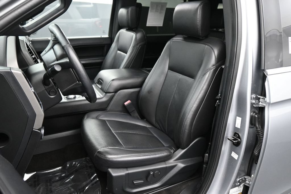Used 2020 Ford Expedition XLT w/ Equipment Group 202A AWD/4WD image 15