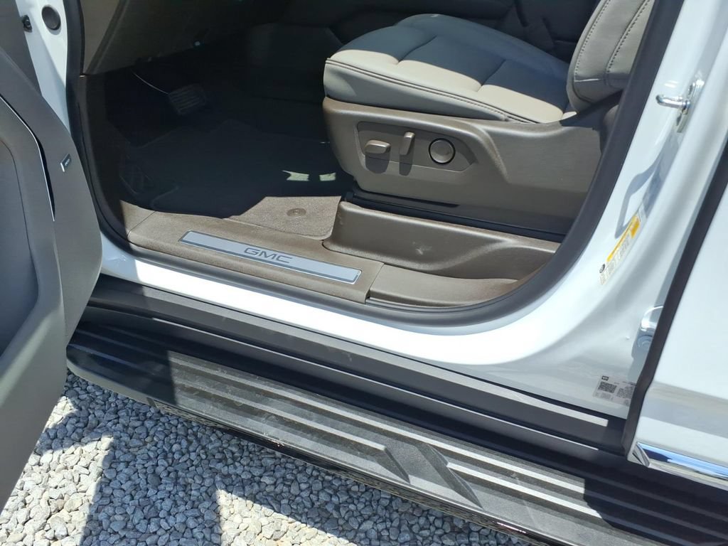 New 2026 GMC Yukon XL Elevation AWD/4WD image 12