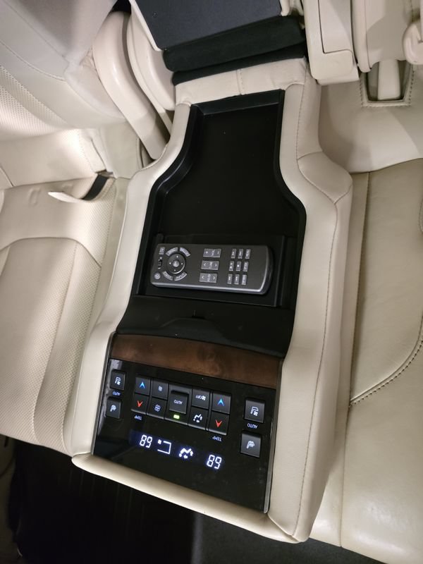 Used 2017 Lexus LX 570 4WD w/ Luxury Package image 47