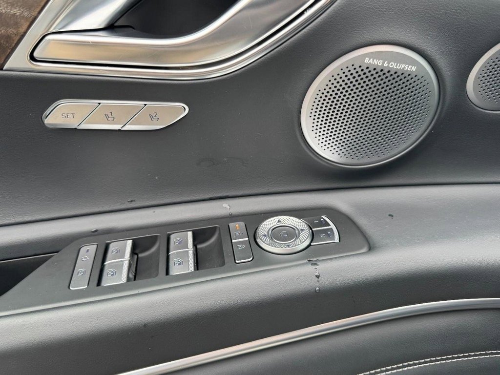 Certified 2025 Genesis GV80 2.5T Prestige image 17