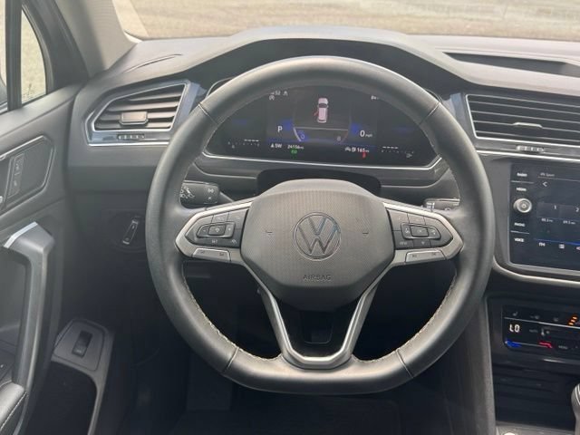 Used 2024 Volkswagen Tiguan SE AWD/4WD image 11