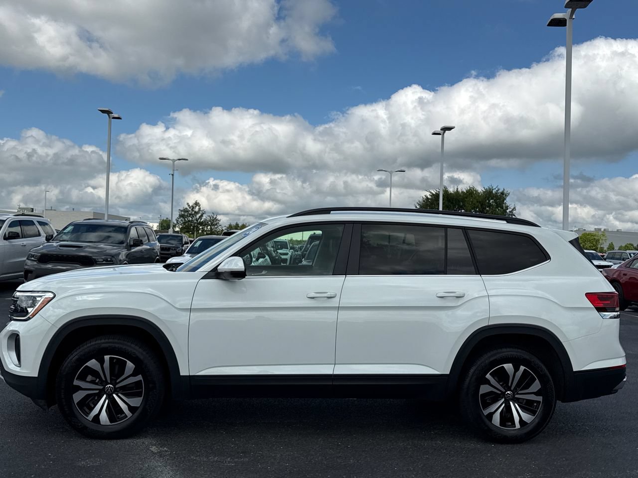 Used 2024 Volkswagen Atlas SE AWD/4WD image 6