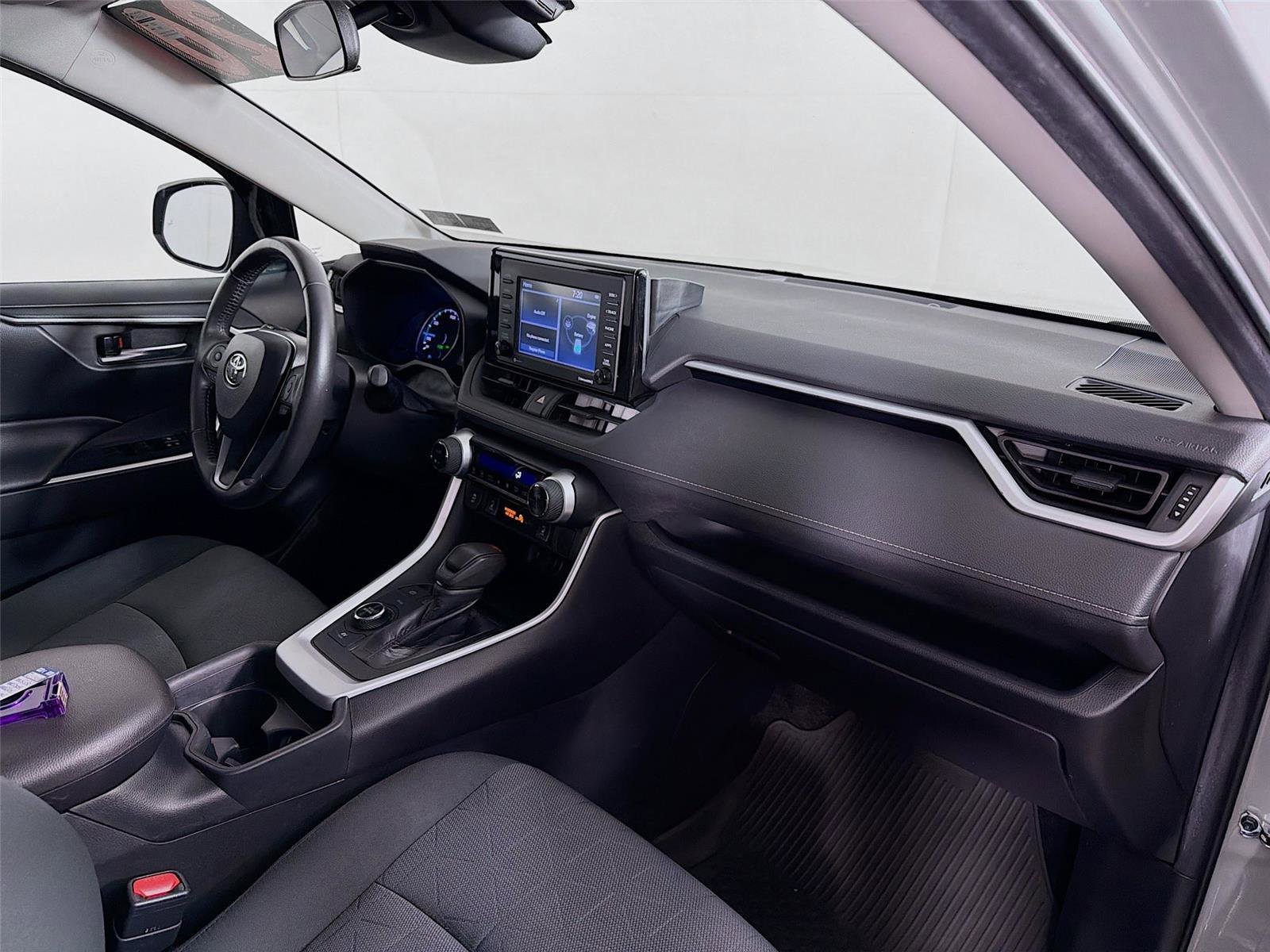 Used 2020 Toyota RAV4 XLE w/ Convenience Package image 28