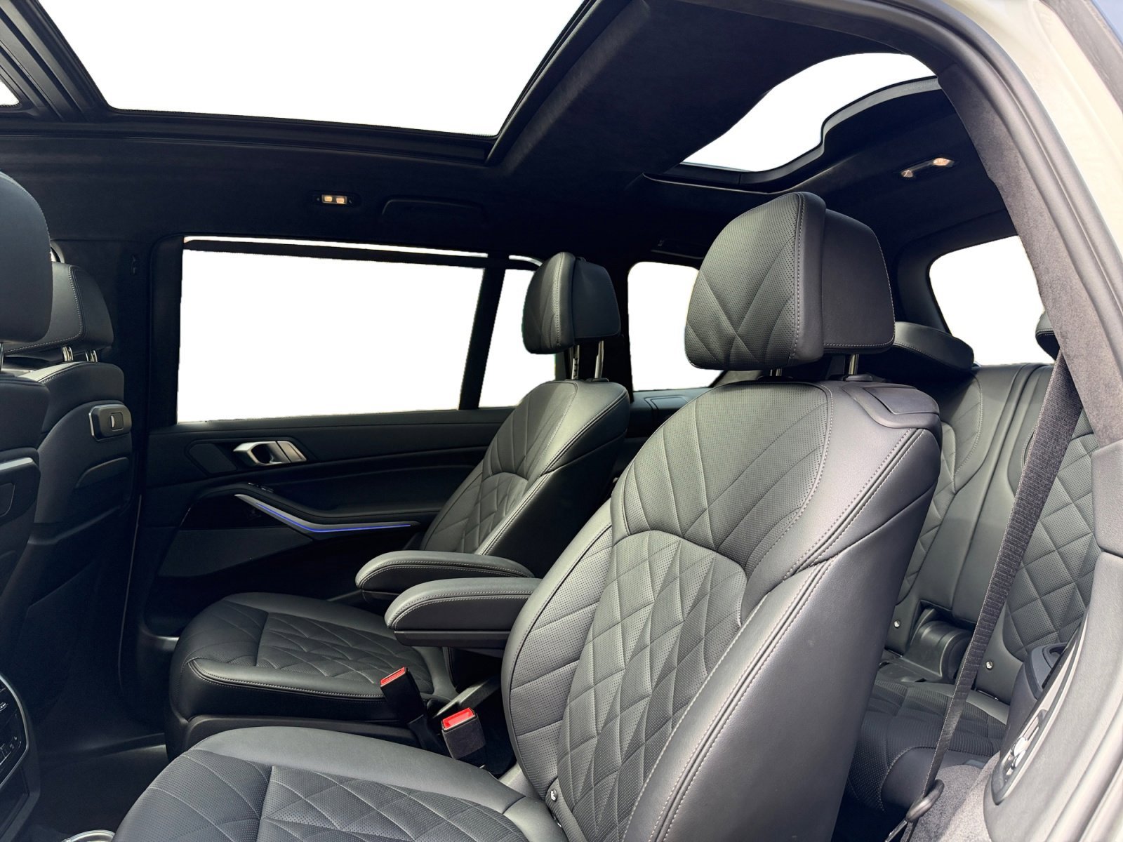 Used 2023 BMW X7 xDrive40i w/ Executive Package AWD/4WD image 16