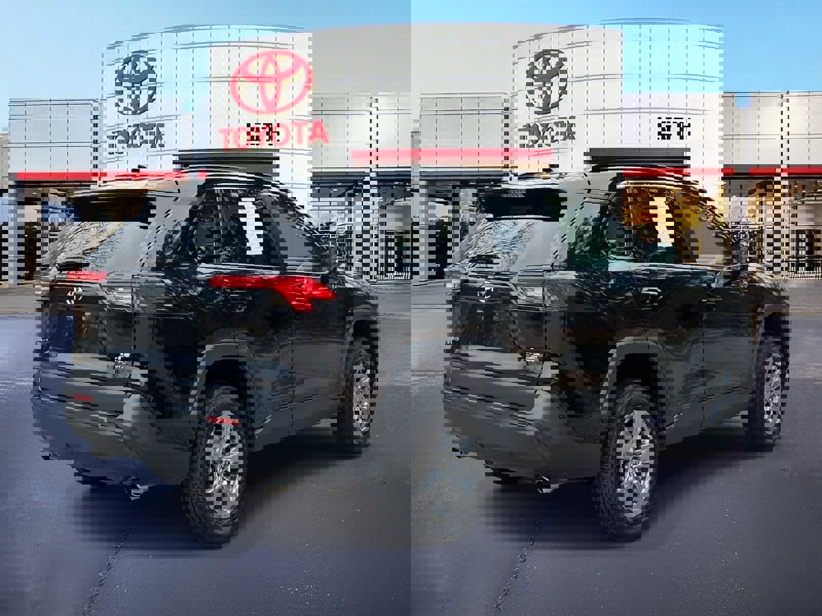 Used 2024 Toyota RAV4 XLE image 5