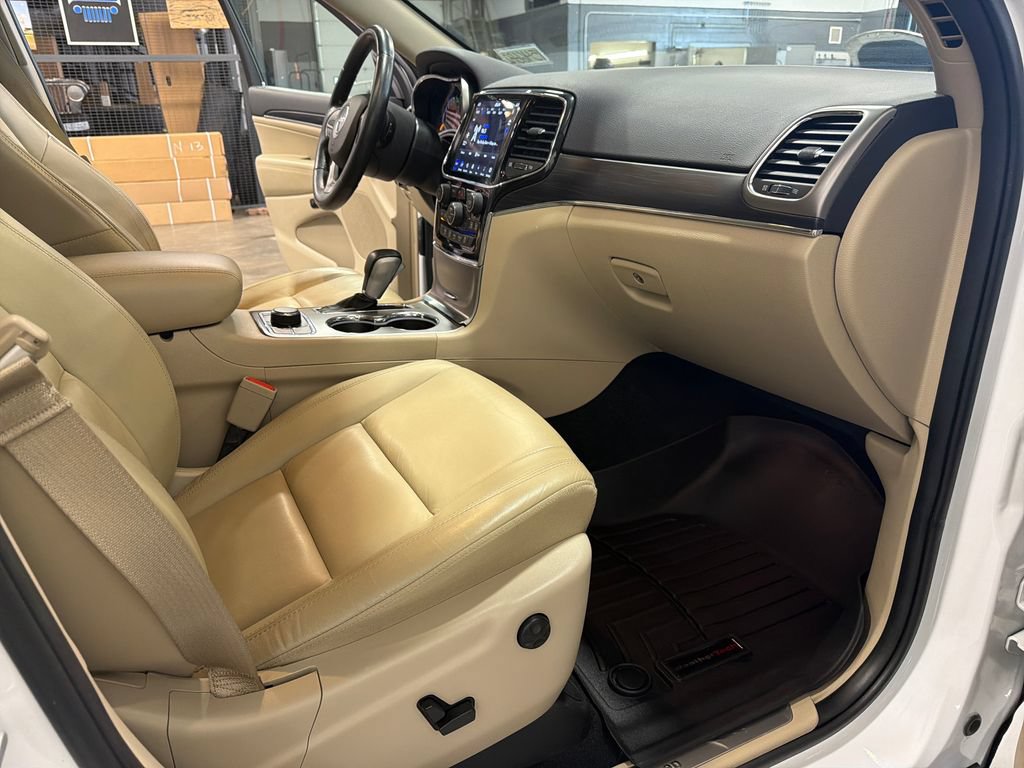 Used 2020 Jeep Grand Cherokee Limited AWD/4WD image 21