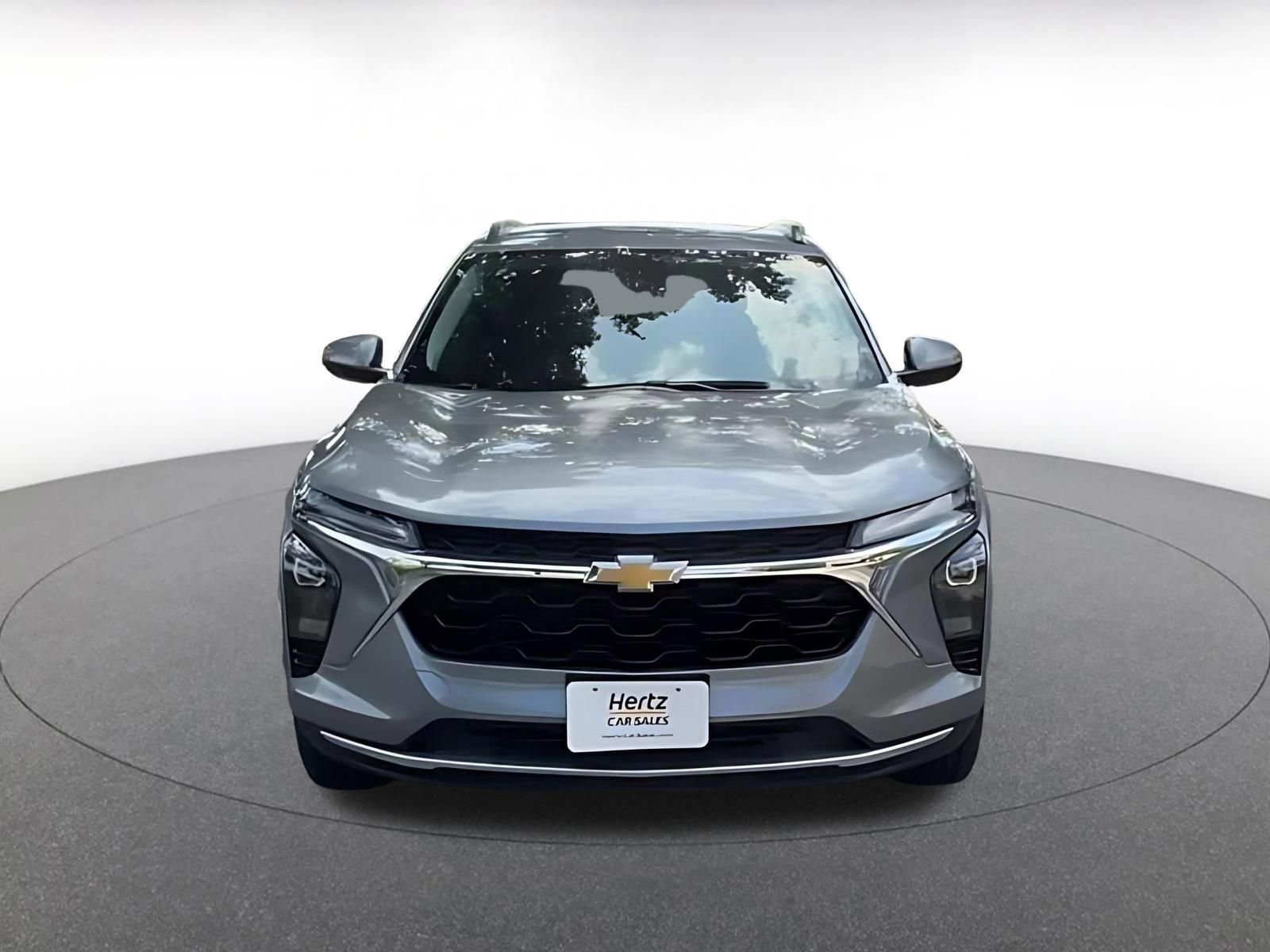 Used 2025 Chevrolet Trax LT FWD image 4
