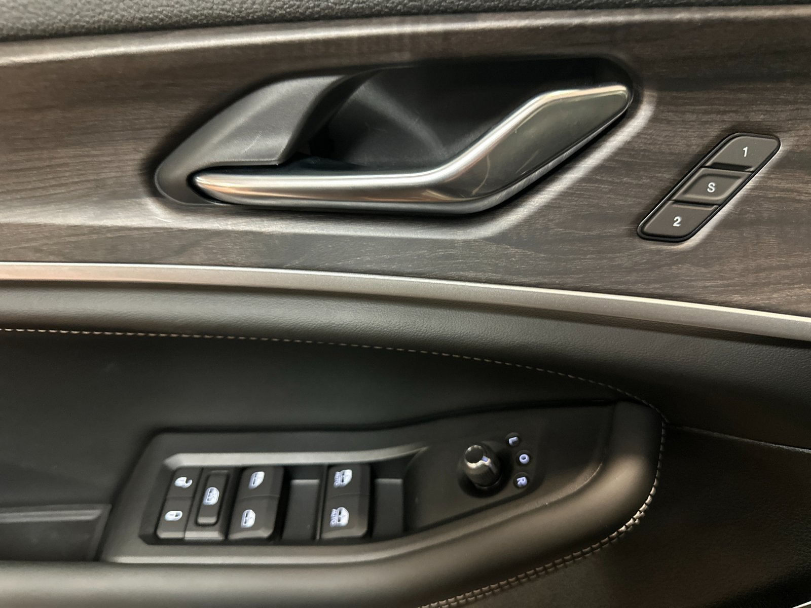 New 2026 Jeep Grand Cherokee Limited AWD/4WD image 10