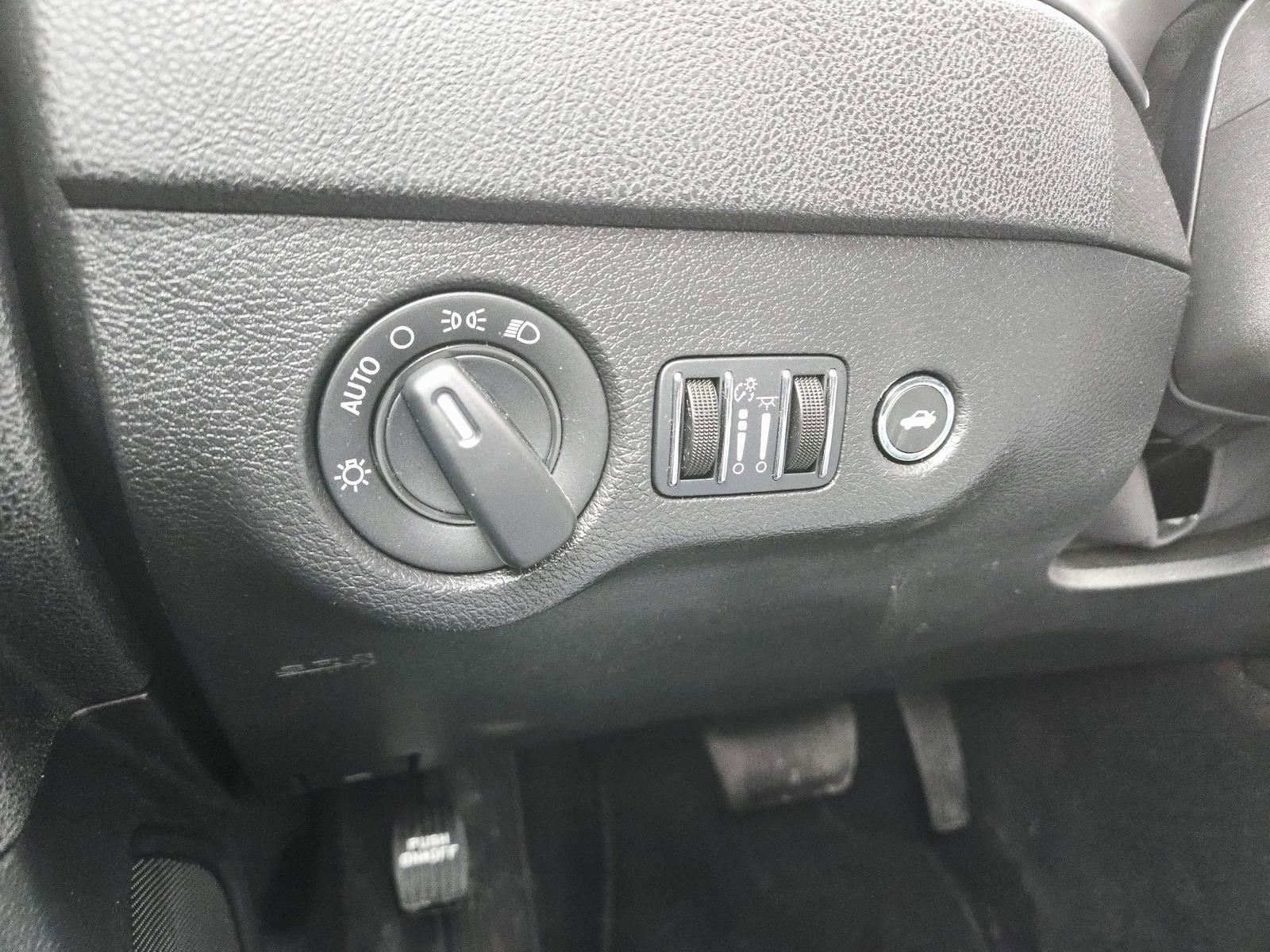 Used 2023 Dodge Charger SXT w/ Blacktop Package image 33