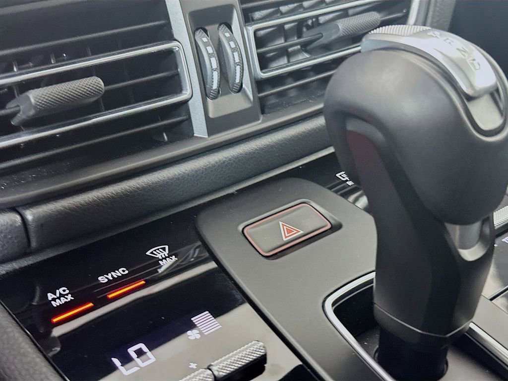 Certified 2026 Porsche Macan image 18