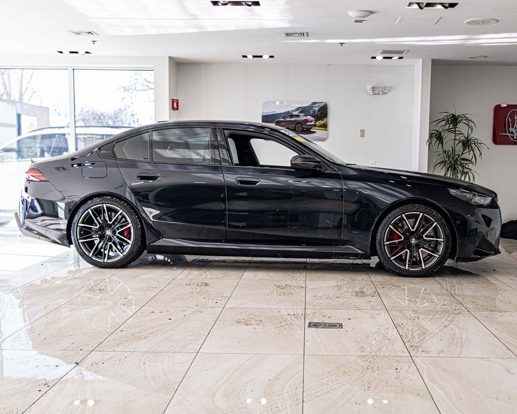 Used 2025 BMW M5 w/ Carbon Package AWD/4WD image 9