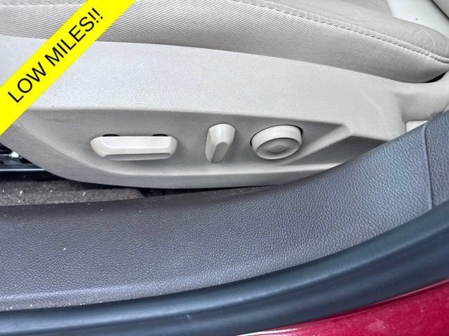 Used 2012 Buick Regal Leather FWD image 9